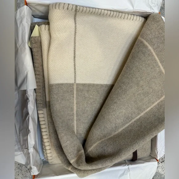 Hermes Avalon III Blanket in Coco / Camomille - Picture 8 of 14